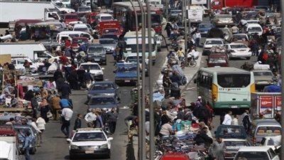 تباطؤ حركة السيارات في شوارع شبرا مصر