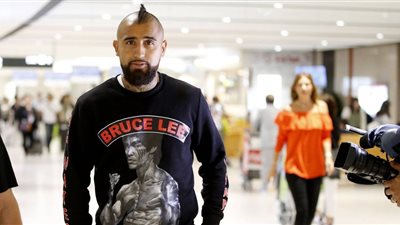 أرتورو فيدال يحدد هدفه مع شيلي و برشلونة