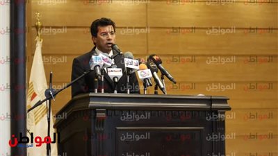 صور.. أشرف صبحي: يجب أن يكون محمد صلاح قدوة الشباب العربي