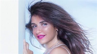 صور.. غادة عادل ترفع شعار جلسة تصوير واحدة لاتكفي بإطلالة جديدة