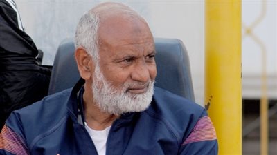 اجتماع فني بين مختار مختار ولاعبي الإنتاج قبل بداية مران اليوم