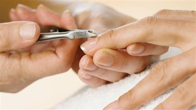 طرق علاج الزوائد الجلدية حول الأظافر 