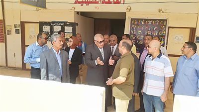 محافظ الوادي الجديد يقرر صرف 30 ألف جنيه لصيانة مدرسة السلام الابتدائية بالداخلة