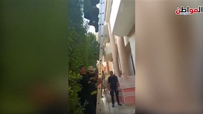 فيديو.. الداخلية تنجح في إنقاذ طفل عمره عامين.. والداه فقدا مفاتيح الشقة
