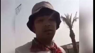 شاهد.. كيف يشرح هذا الشاب درجة حرارة الجو !