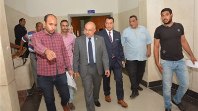 صور.. رئيس جامعة أسيوط: فتح عيادات طبية لخدمة طلاب المدينة الجامعية على مدار 24 ساعة