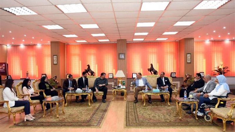 محافظ الشرقية يستقبل