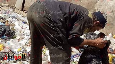 قهر الرجال في صورة .. تحت بند الجوع كافر عجوز يجسد معاناة الفقراء 
