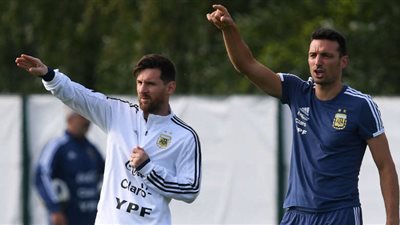 سكالوني يحسم مستقبل ميسي مع منتخب الأرجنتين