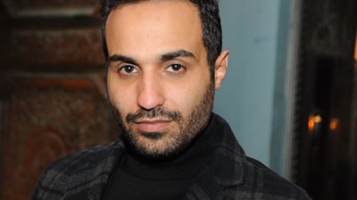 احمد فهمي يكشف موقف حسين فهمي بعد خطوبته لـ هنا الزهد