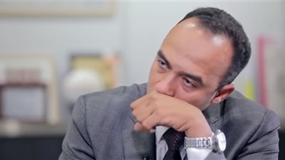 فيديو ..عالم مصري في اليابان ينهار فى البكاء بسبب الغربة