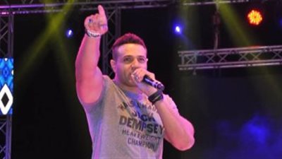 صور.. محمد نور يحيي حفل نادي مدينتي 