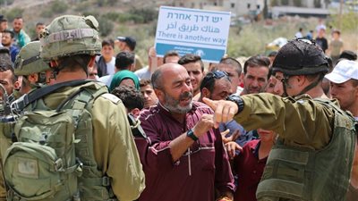 صور.. توافد آلاف الفلسطينيين للمشاركة في جمعة 