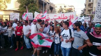شاهد.. كيف تهاجم جبهة النصرة مئات المتظاهرين بالرصاص الحي 