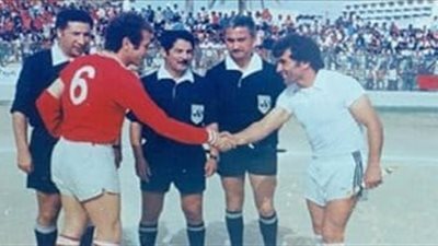 قصة صورة.. حسن حمدي قائد الأهلي أمام فريق المدينة الليبي