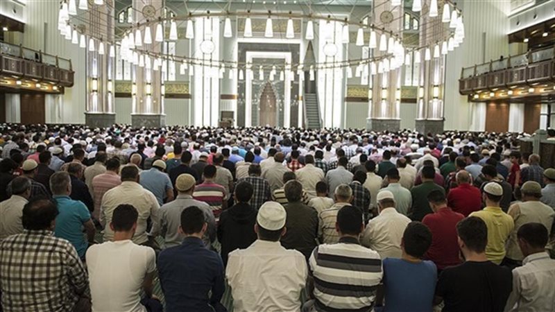 صلاة الجمعة بالجامع