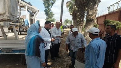 صور.. رئيس مدينة المحمودية يتفقد أعمال النظافة وإزالة الاشغالات بـ الشوارع