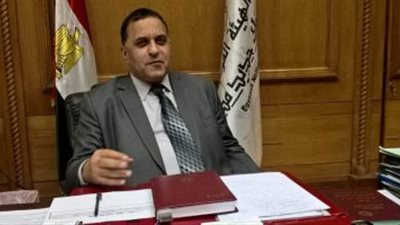 أشرف رسلان يوقف كهربائي الإشارات بمحطة سندنهور عن العمل