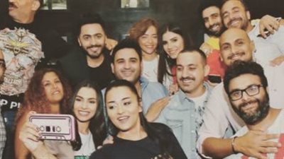 راندا البحيري تشارك نجوم فيلم البدلة احتفالهم بالصدارة