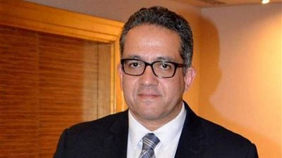 وزير الآثار يعلن عن موعد الانتهاء من ترميم الهرم المدرج