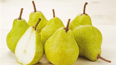 أبرزها طرد السموم من الجسم.. تعرف على فوائد الكمثري 