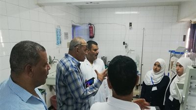 صور.. إحالة 129 طبيب وعامل للتحقيق لتغيبهم عن العمل وتوفير 350 جرعة انسولين لمرضى السكرى بديروط