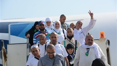 مصر للطيران تسير 12 رحلة جوية على متنها 2750 حاجا