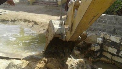 انتشال جثة عامل والبحث عن أخرى انهارت عليهم حفرة صرف صحي في سوهاج