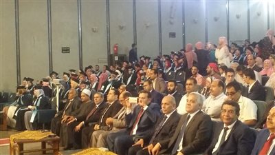 رئيس جامعة دمنهور يشارك في حفل تخرج طلاب الدفعة السابعة بكلية الطب البيطري