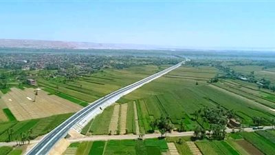 صور.. بالفيديو كونفرس .. الرئيس السيسى يفتتح محور طما على النيل