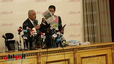 طارق شوقي: تعاقدنا مع شركة عالمية لتوريد 750 ألف جهاز تابلت