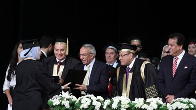 صور.. جامعة سيناء تحتفل بتخريج 