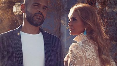 فيديو.. يسرا وابو يغنيان 