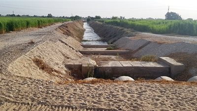 سكرتير عام سوهاج يتفقد مخرات السيول فى بساقلتة ودار السلام