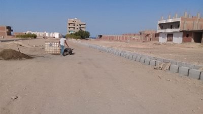صور.. استمرار أعمال تركيب البلدورات بالمناطق الجديدة بـ البحر الأحمر