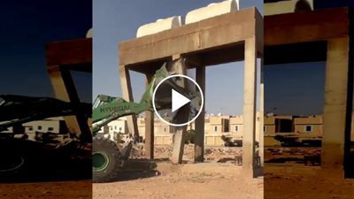 فيديو..هدم بناء ينتهي بمصيبه والسبب ! 