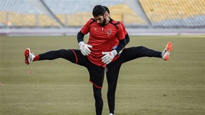 صورة.. شريف إكرامي يخطف القلوب في مران الأهلي 
