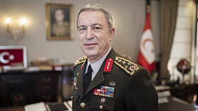 وزير الدفاع التركي يطالب بوقف الهجمات الجوية والبرية في إدلب