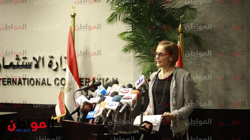  شيري كارلين مديرة