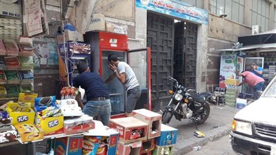 صور.. رئيس حي غرب القاهرة يشن حملات مكبرة للتصدي للمخالفات