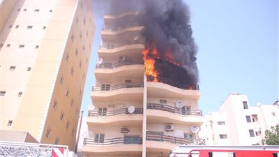 النيابة تنتدب خبراء المعمل الجنائى للوقوف على ملابسات حريق شقة سكنية فى مصر القديمة