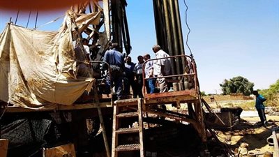 صور.. وزارة الري تبدأ حفر 8 آبار جوفية بواحتي الخارجة وباريس بـ18.4 مليون جنيه 