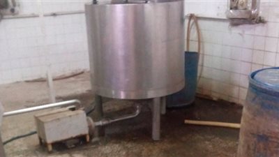 التفاصيل وراء مداهمة مصنع لإنتاج الخل فى الجيزة