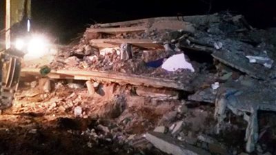 استخراج 3 وفيات و9 مصابين من تحت أنقاض عقار منفلوط المنهار ومحافظ أسيوط: صرف تعويضات لأسر الضحايا 
