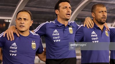 سكالوني يشيد بـ شباب المنتخب الأرجنتيني