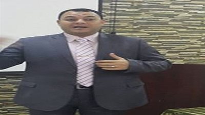 جامعة سوهاج تكرم عميد المعهد الفنى الصحى لتفانيه فى العمل فى سوهاج 
