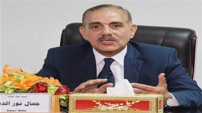 محافظ أسيوط: لابد من أخذ عينات من مياه الشرب لتحليلها بمعامل الصحة للتأكد من سلامتها 