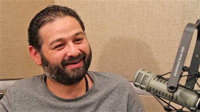 شاهد.. أمير شاهين في كواليس يوميات زوجة مفروسة 