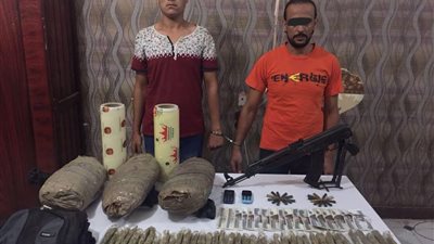 ضبط عاطلين بحوزتهما 15 كيلو بانجو وسلاح ناري بـ كفر الشيخ