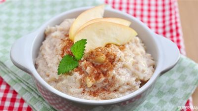 اعرفي كيفية تحضير وجبة بودنج الأرز والتفاح لطفلك الرضيع